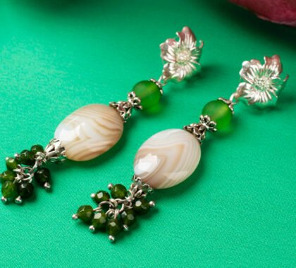 Carved Jade Earrings: Elegant Craftsmanship with Timeless Beauty
